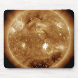 Mousepad Um alargamento solar do X-class maciço entra em