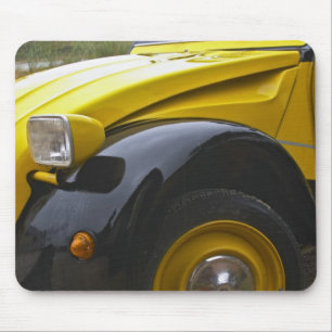 Mousepad Um antigo CV Citroen 2CV preto e amarelo,
