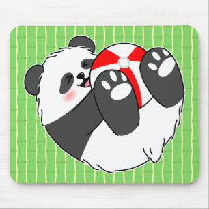 Mousepad Um Bebê Panda Fofo Brincando com uma Bola