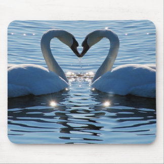 Mousepad Um beijo do coração da cisne, reflexões do amor