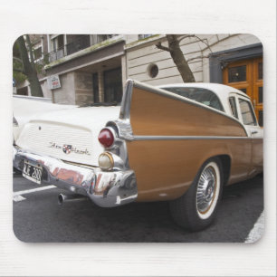 Mousepad Um carro clássico do Studebaker Silver Hawk estac