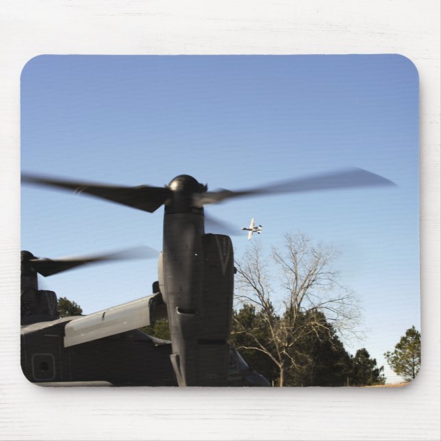 Mousepad Um CV-22 Osprey se prepara para decolar (Frente)