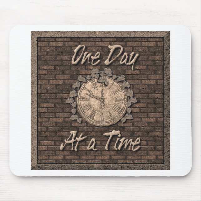 Mousepad Um Dia De Cada Vez Citar Slogan Antigo Relógio (Frente)