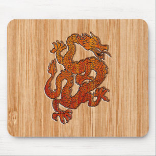 Mousepad Um Dragão Vermelho em Bambu como