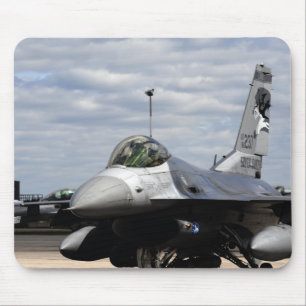 Mousepad Um falcão F-16 de combate