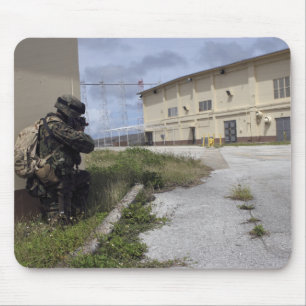 Mousepad Um fuzileiro naval posta a segurança