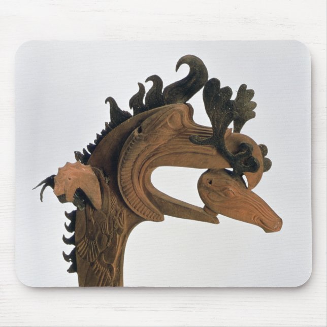 Mousepad Um grifo que guardara um cervo em seu bico (Frente)