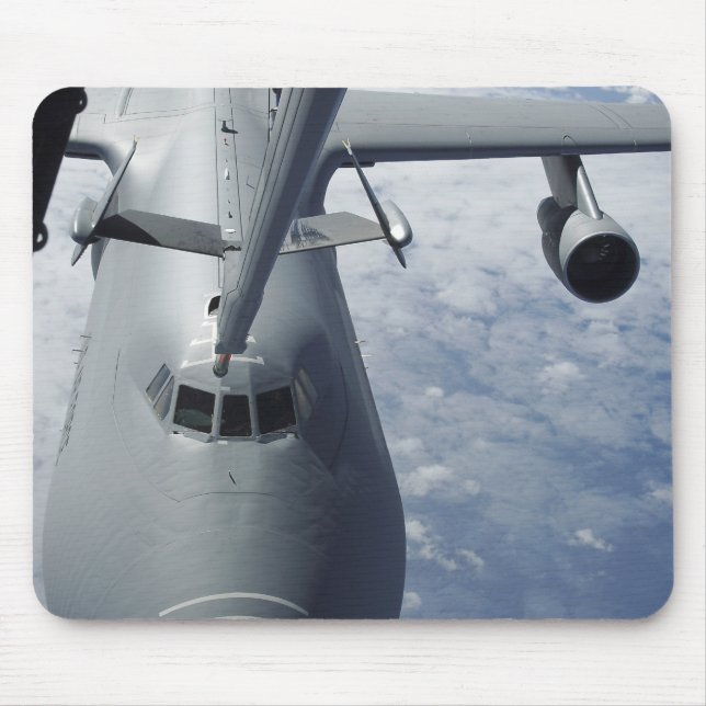 Mousepad Um KC-10 Extender se prepara para reabastecer um G (Frente)
