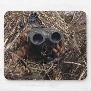 Mousepad Um observador do escuteiro pratica o techniqu da