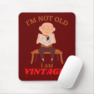 Mousepad Um rato engraçado "EU NÃO SOU VELHO..."