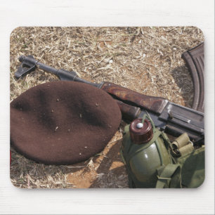 Mousepad Um rifle, forças armadas cobre e cantina