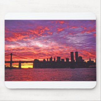 Mousepad Um Sol Brilhante Com A Silhueta Do Baixo