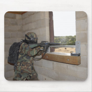 Mousepad Um soldado actua como uma força da oposição