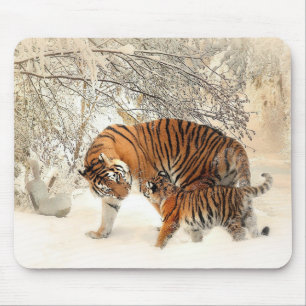 Mousepad Um Tigre E Um Cãozinho No Bloco De Mata De Flores