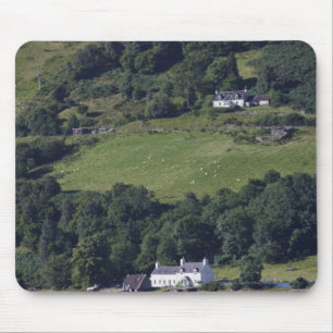 Mousepad Uma casa ao longo da água