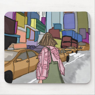 Mousepad Uma mulher caminha por uma rua movimentada da cida