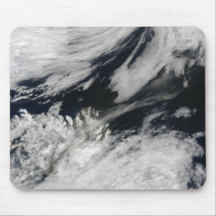 Mousepad Uma pena cinzenta pálida da cinza funde da cimeir