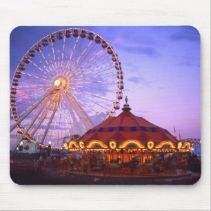 Mousepad Uma roda gigante e carrossel no Navy Pier em