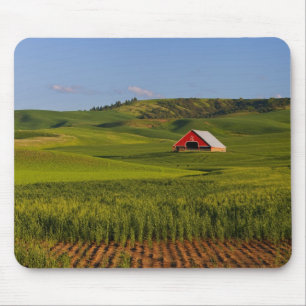 Mousepad Uma vista panorâmica de um celeiro em Moscow Idaho