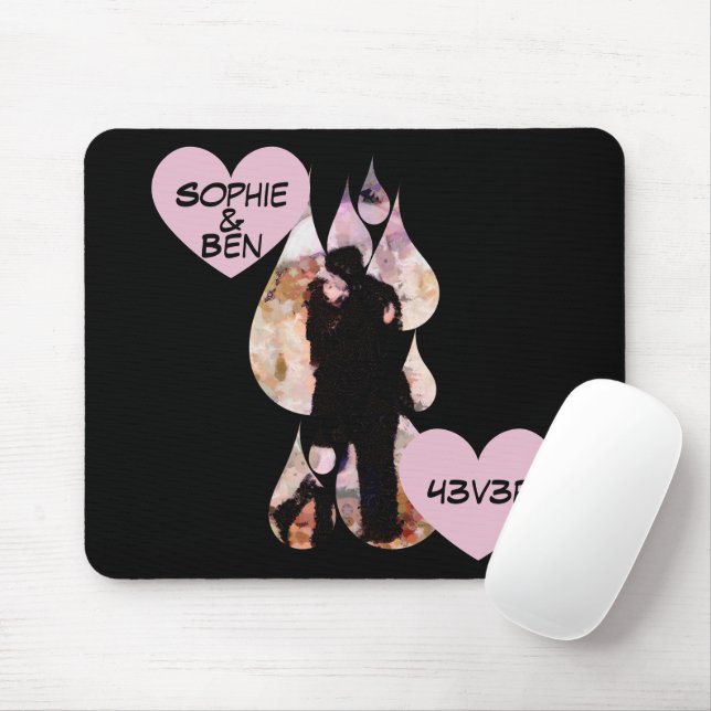 Mousepad Under Umbrella: Romantic Couple Kissing in Rain (Com mouse)