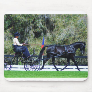 Mousepad única condução preta da carruagem do cavalo