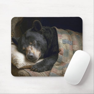 Mousepad Urso Negro Dormindo sob uma Colcha