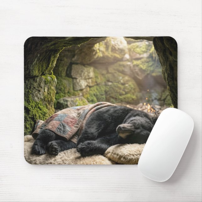 Mousepad Urso Negro Hibernando Sob uma Colcha (Com mouse)