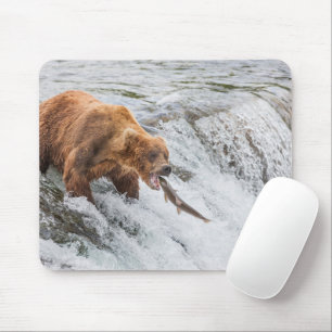 Mousepad Urso Pardo Pega Salmão Vermelho