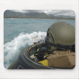 Mousepad US Marine dirigindo um veículo anfíbio de agressão