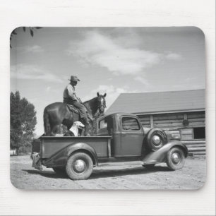 Mousepad Vaqueiro com cavalo em um caminhão