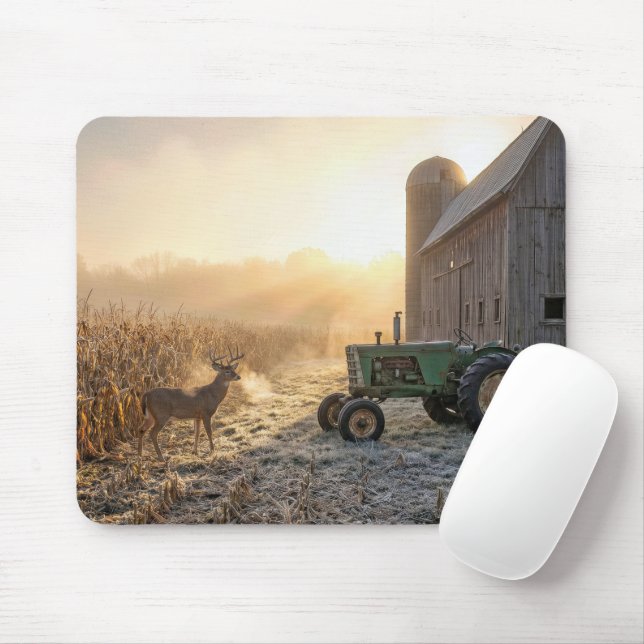 Mousepad Veado na Névoa da Manhã com Trator Agrícola (Com mouse)