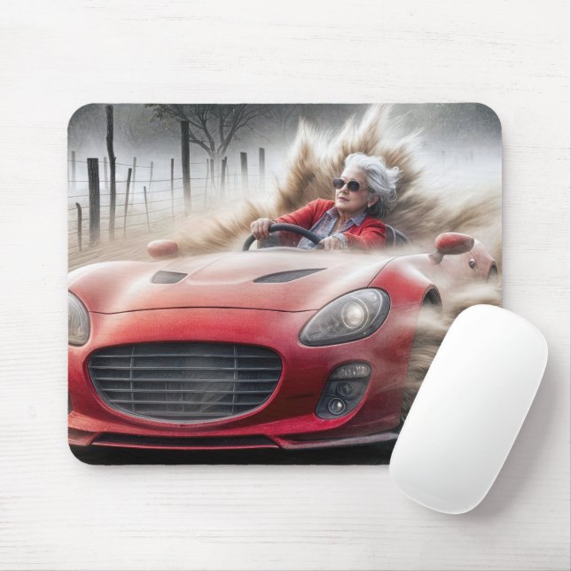 Mousepad Velha senhora dirigindo um carro desportivo vermel (Com mouse)