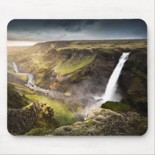 Mousepad Verão da cachoeira de Haifoss em Islândia