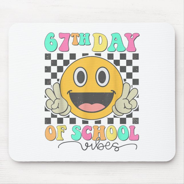 Mousepad Vibrações do 67º dia de aula Rosto Sorridente Fofo (Frente)