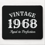 Mousepad Vintage 1968 Aged to Perfection 50th Birthday pres<br><div class="desc">Vintage 1968 Aged to Perfection 50th Birthday presentes mouse pad. Acessórios personalizados para o computador. Design de tipografia elegante com uma citação engraçada para o quinquagésimo aniversário. Crie o bocal para pai de cinquenta anos, irmão, marido, avô, avô, pai, amigo, chefe, colega de trabalho, aposentado, mãe, esposa, irmã, professora, etc....</div>