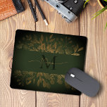 Mousepad Vintage floral Monograma Girly Green e Dourada bri<br><div class="desc">Você está procurando no mercado um design de Pad do mouse exclusivo que ajustado com seu computador desktop exclusivo. Nós apresentamos a vocês este mouse pad personalizado feminino vintage. O design tem design de folha floral no topo e no fundo, seguido do seu nome personalizado e monograma no centro. Uma...</div>