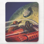 Mousepad Vintage Science Fiction, Futurística City on Moon<br><div class="desc">Imagem de viagem de ilustração venenosa e ficção científica de transporte apresentando um clássico livro em quadrinhos retrô sci fi espaço e imagem planetária de astronautas ou aliens viajando em uma espaçonave voando sobre uma metrópole futurista na lua.</div>