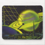 Mousepad Vintage Science Fiction Neon Green Planet w Rings<br><div class="desc">Ilustração vintage: planetas futuristas de ficção científica e imagem espacial. Uma estação espacial com aliens astronautas numa lua com vista a um grande planeta verde neon com anéis. Um clássico design de quadrinhos retrô de ficção científica.</div>