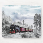 Mousepad Vintage Train Winter Christmas Cena<br><div class="desc">Mousepad com uma fotografia de uma paisagem de inverno nevada com pinheiros cobertos de neve. Um trem vermelho,  dourado e preto à moda antiga,  viajando pela natureza selvagem. Conjuga os pensamentos de voltar para casa no Natal.</div>