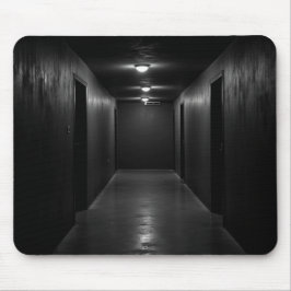 Mousepad Vista do corredor escuro em perspectiva