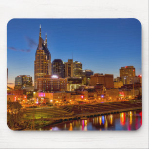 Mousepad Vista do horizonte da cidade ao anoitecer