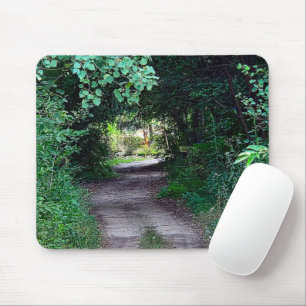 Mousepad Woodland Canopy sobre um Caminho de Sujeira