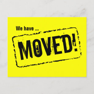 Movendo cartões postais com atenção obtendo cores