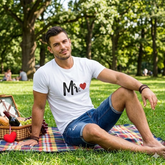 Mr. Modern Black Script Women Red Heart T-Shirt (Criador carregado)