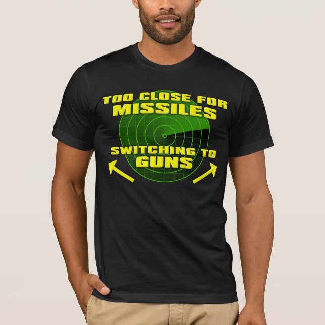 Mudando para Camiseta Engraçada de Armas (Frente)