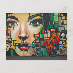 Mulher assistindo cartão postal Blue Bikes (Suiça)