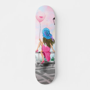 Mulher com Presente no Skateboard do Balão de Cora