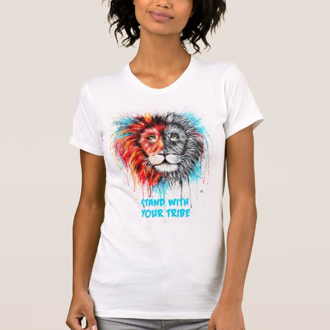Mulher com sua camiseta (Frente)
