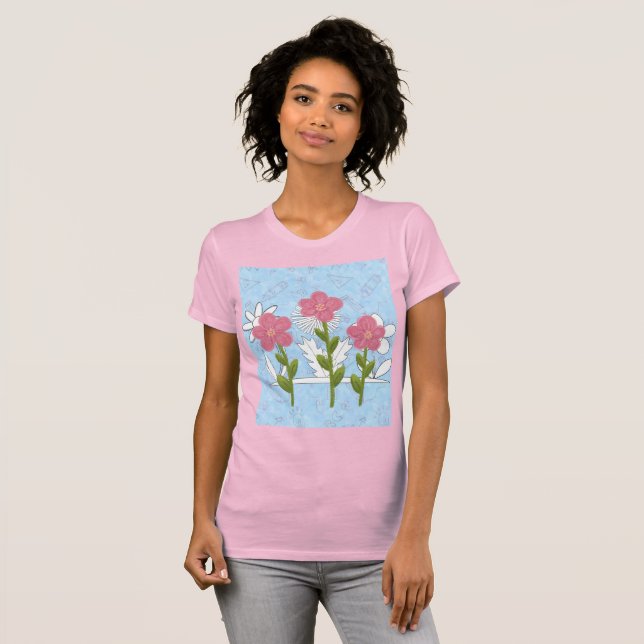 mulher desenhando camisa colorida de flores (Frente Completa)