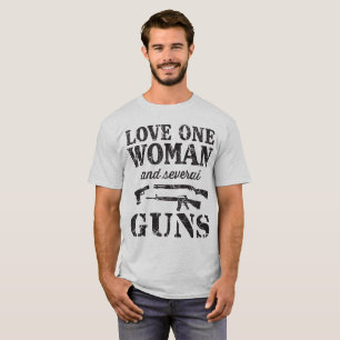 Mulher do amor um e t-shirt de diversas armas